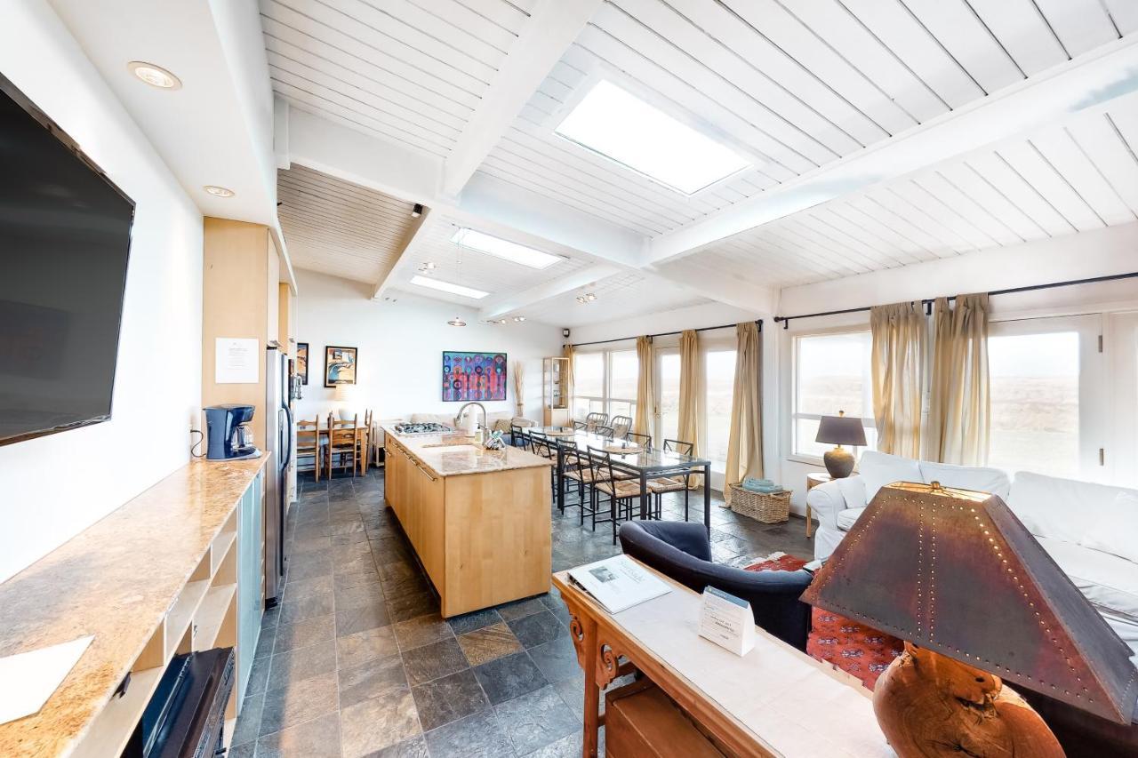 Captain'S Quarters Seaside Room photo